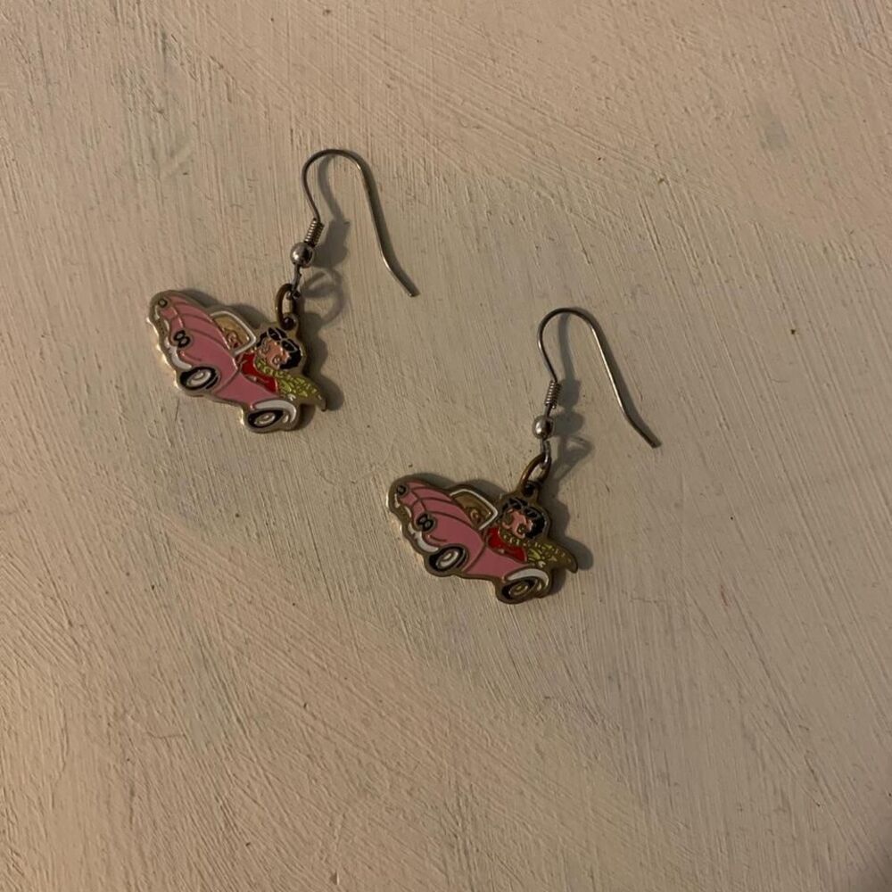 Go for a ride with Betty Boop in her pink car!‎  Adorable earrings!